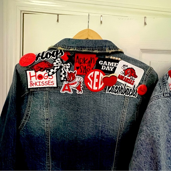 Universal Thread Jackets & Blazers - Custom Fall Denim Jean Jacket Arkansas Razorbacks Patch Out Women’s Sz S